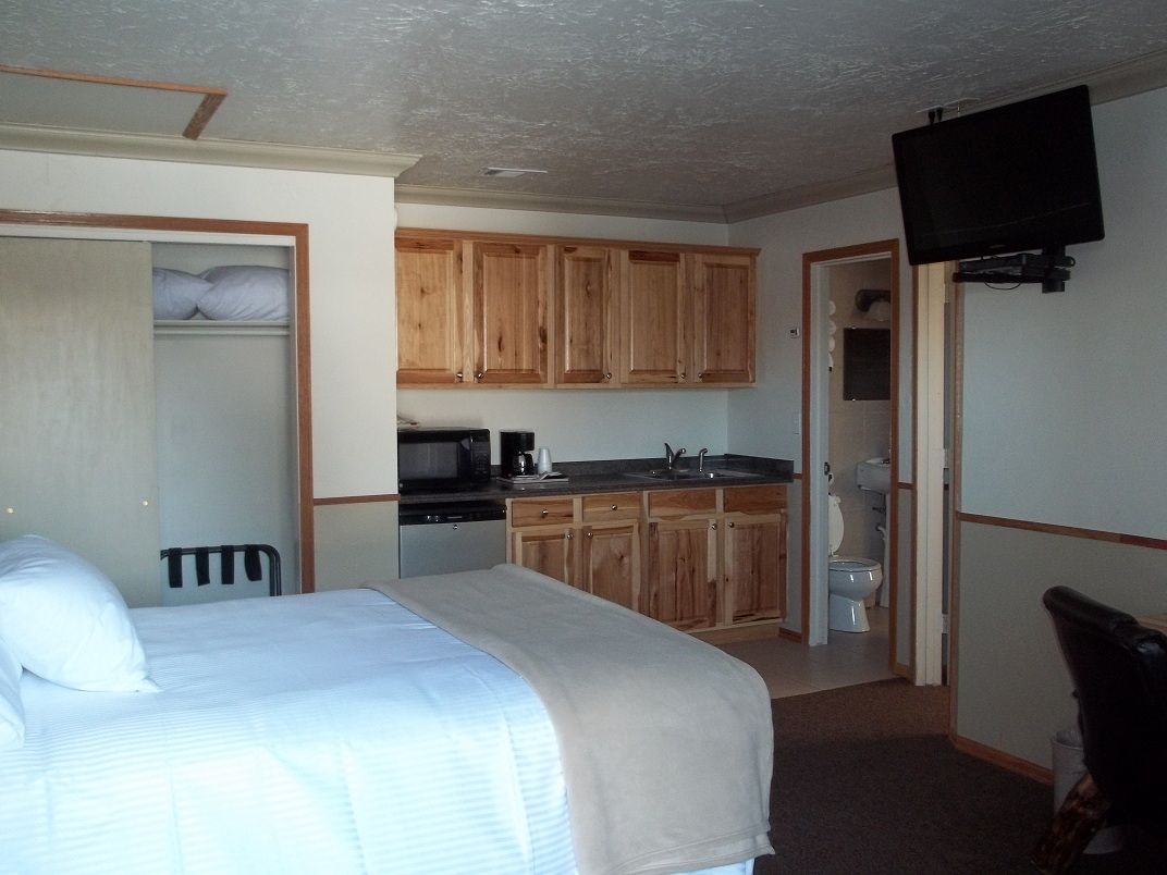 Pinedale Hotel - Double Queen Kitchenette